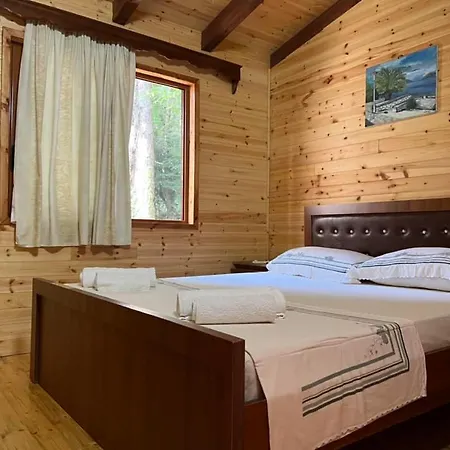 Bujtina Uji I Panjes Hotel